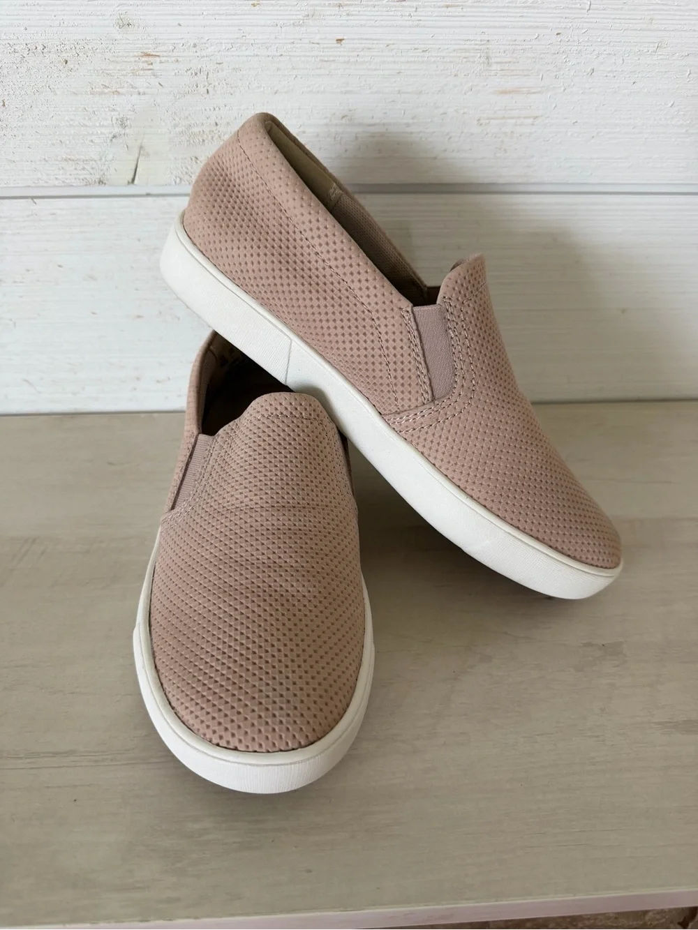 Naturalizer Marianne Leather Slip On Flat Sneakers Women’s Size 7WW Beige NEW